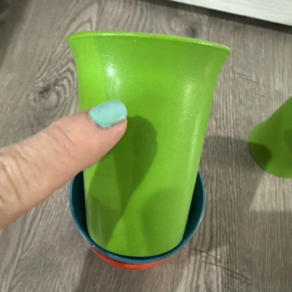 Tupperware Classic Kids‎ Bell Vintage Tumblers 7oz Cups Primary Set of 5